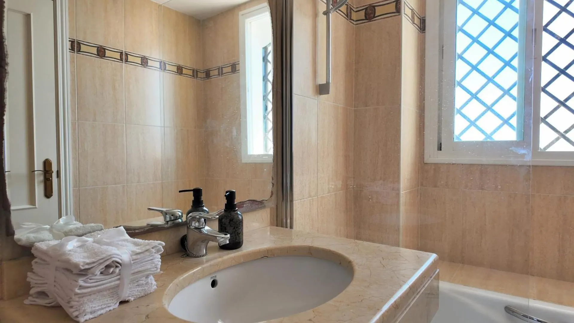 Casa vacanze La Perla, Beach Views, Townhouse, Torremuelle By Casa Del Sol Hr